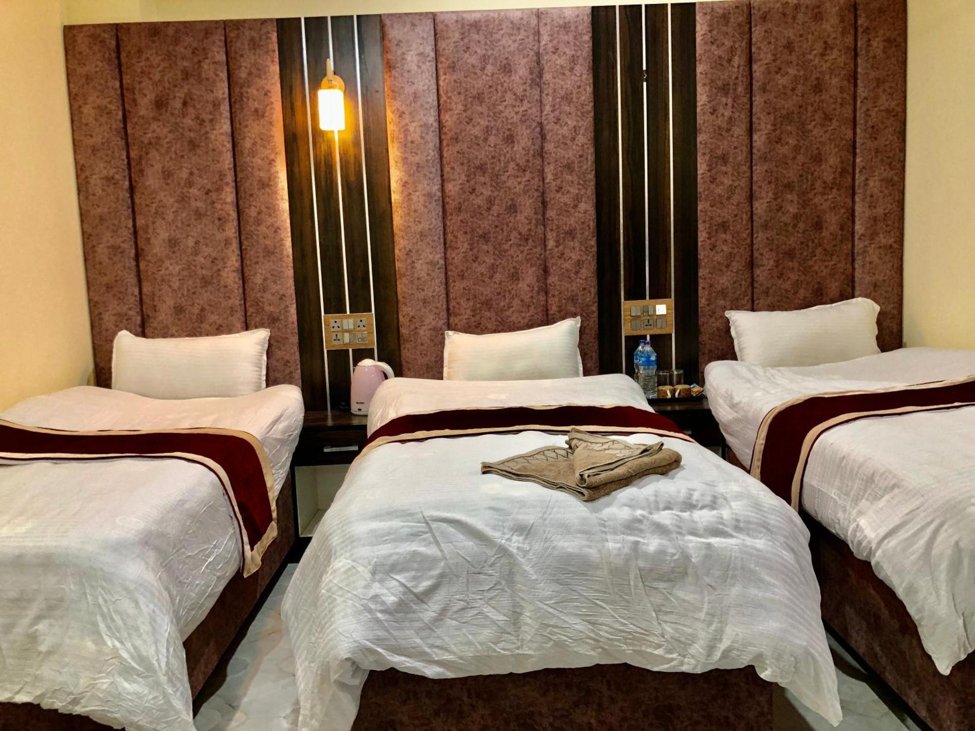 Hotel Hot Pot, Dhangadhi Eksteriør billede